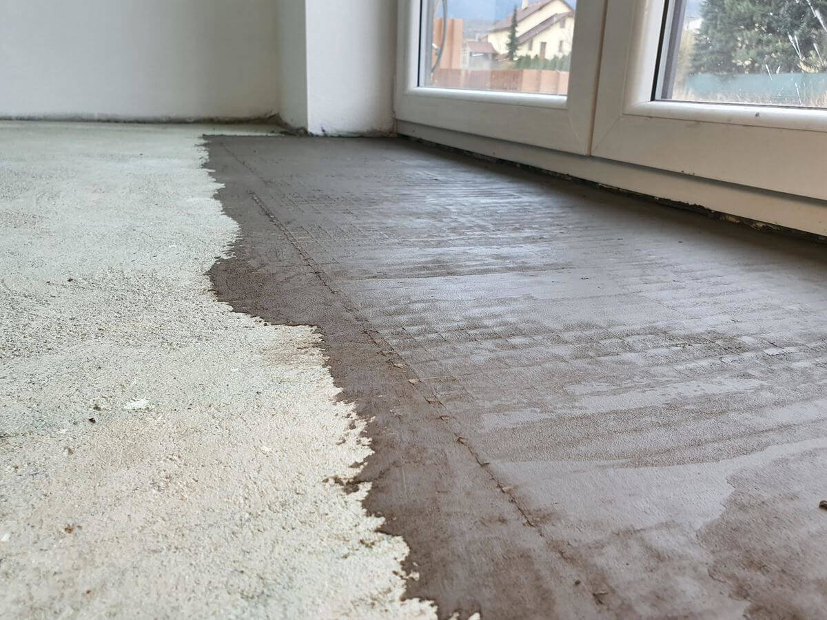 Ako premostiť trhliny v podklade s UZIN RR 203