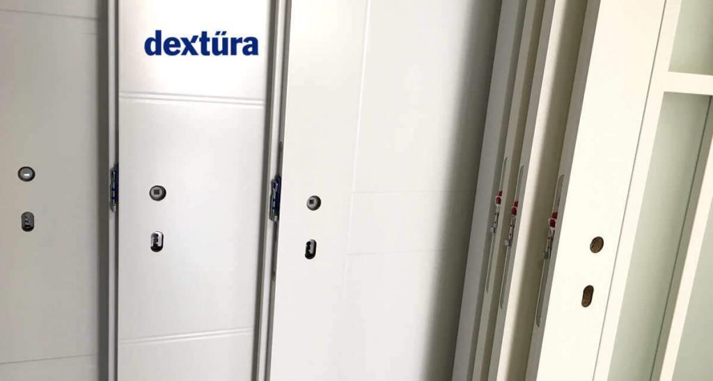 biele dvere dextura