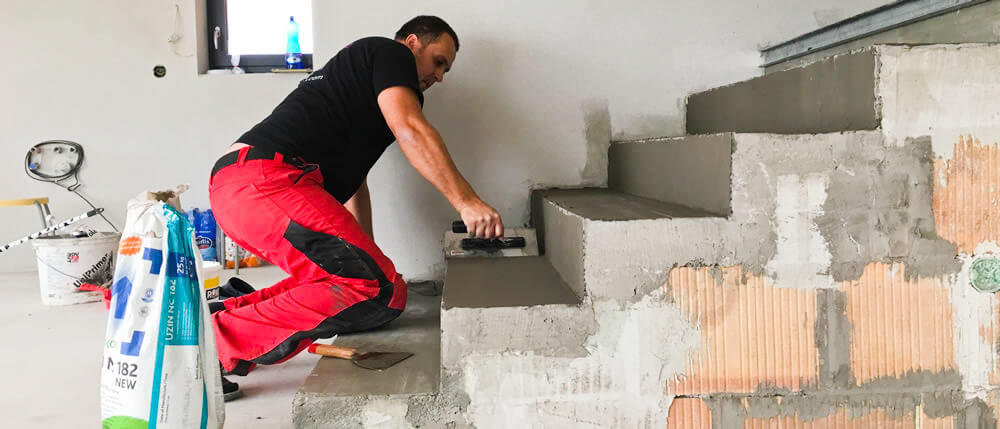 Vyspravenie schodiska rýchloschnúcou cementovou zmesou